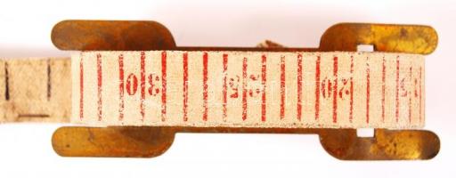 Háború előtti réz-bőr mérőszalag