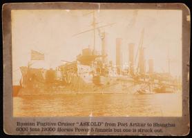 1905 Az Askold orosz cirkáló a Shanghai kikötőben a harcok után sérülten fotó. (hajtott)/ 1905 Russian cruiser Askold in the Shanghai port with damage of the Russian-Japanese war. (folded) 11x17 cm