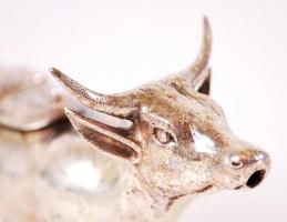 Judaika kegytárgy: Ezüst (Ag.) tehén alakú méztartó, méh díszítéssel a fedőnyitón, jelzés nélkül, h:...