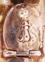 Judaika kegytárgy: Ezüst (Ag.) tehén alakú méztartó, méh díszítéssel a fedőnyitón, jelzés nélkül, h:...