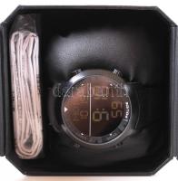 Police márkájú digitáils férfi karóra, eredeti dobozában, jótállási jeggyel, 11×8 cm
