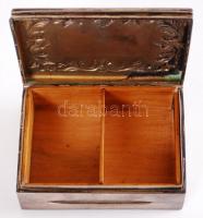 Ezüstözött alpakka kártyadoboz, fa betéttel, jó állapotban, 14×10 cm, m:5 cm