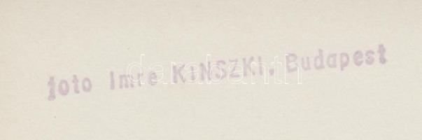 Kinszki Imre (1901-1945): Irodában (1931). Vintage alkotás, pecséttel, 17×22 cm