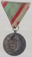 1918. Magyar Háborús Emlékérem kardokkal,sisakkal "Pro Deo et Patria" hadifém kitüntetés mellszalagon T:2 Hungary 1918. Commemorative Medal for World War I for combatants, tombac medal on wartime ribbon C:XF