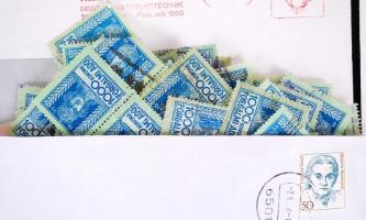 Kb 800 db forgalmi adó bélyeg a 20-as évekből, borítékokban