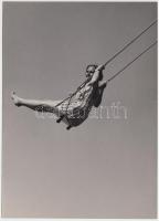 Cca 1950 Szabó Tibor: Hintán. Vintage fotó, jelzett, 13x18 cm.