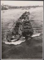 Cca 1937 Reich Péter Cornel: Teherhajók a Dunán, az Újpesti hídnál. 2db vintage fotó, hátoldalukon szerzői pecséttel, 18x24 cm.