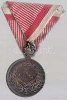 1915-1916. "II. osztályú Ezüst Vitézségi Érem" fémjel nélküli változat, mellszalaggal Szig...