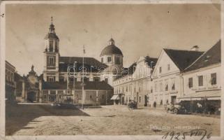 Pöllau main square, Peter Heschl's inn, automobiles (EB)