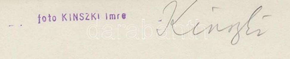 1932 Kinszki Imre (1901-1945): A bérház udvarán. Vintage fotó, hátoldalán szerzői pecséttel jelzett,...