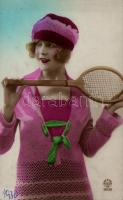 Lady with tennis racket (gluemark)