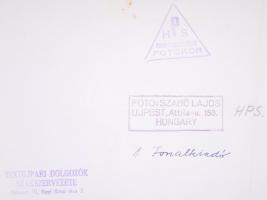 cca 1948 Szabó Lajos (Újpest): Fonalkiadó, pecséttel jelzett vintage fotóművészeti alkotás, 30x24 cm