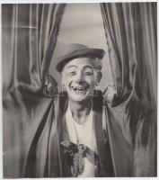 Cca 1950 Bojár Sándor (1914-2000) fotóművész: Portré felvétel. Vintage kópia, pecséttel jelzett, 19x17 cm