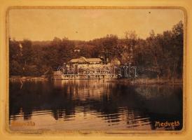 Cca 1930 Ismeretlen szerző fotója, a szovátai Medve-tóról. Műanyag keretbe foglalva, 13x18 cm