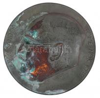 Két jelzett (Farkas Pál, Markó Mária) préselt plakett, réz, d:15 és 18 cm