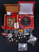 Vegyes fémpénz, jelvény, emlékérem tétel, összesen 170db, közte főleg szocialista érme, 37db sport és városjelvény, Berkes Ferenc Díj T:vegyes