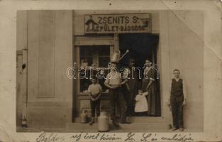 Mezőberény Zsenits S. épületbádogos üzlete, photo (lyuk / pinhole)