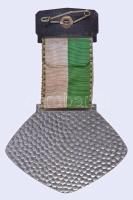 NSZK 1972-73. 3db kiránduló jelvény szalaggal, kettő Br, egyik fém T:2
GFR 1972-73. 3 different badg...