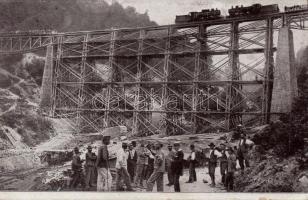 Csorbadomb, Uzsoki-szoros; vasúti hídépítés, első terhelési próba / railroad construction