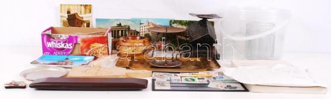 Nagy szatyornyi vegyes bolhapiac tétel: 444 db, túlnyomórészt külföldi bélyeg, + egy bélyegkatalógus...