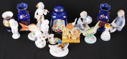 Nagy porcelán tétel: 12 db porcelán figura, 4 db váza, részben jelzett, részben kézzel festett, jó á...