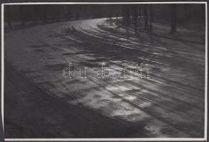 1932 Kinszki Imre (1901-1945): Kora reggel. Vintage fotó, pecséttel jelezve, 11x16 cm