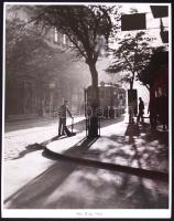 1943 Reich Péter Cornél: 16-os Villamos. Vintage fotó, a kép II. díjat nyert a Fővárosi pályázaton. 24x30 cm