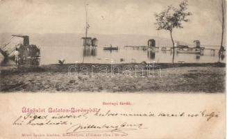 Balatonberény strand eldőlt fürdőkabinnal