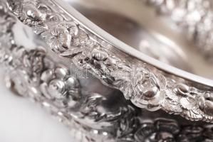 Antik ezüst (Ag.) kínáló, gazdagon díszített, jelzett (Bécs 1837, 13 lat.), mesterjellel (STM), igén...