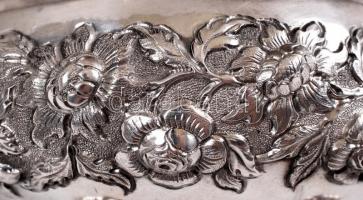 Antik ezüst (Ag.) kínáló, gazdagon díszített, jelzett (Bécs 1837, 13 lat.), mesterjellel (STM), igén...