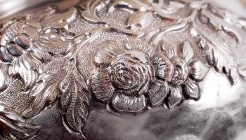 Antik ezüst (Ag.) kínáló, gazdagon díszített, jelzett (Bécs 1837, 13 lat.), mesterjellel (STM), igén...