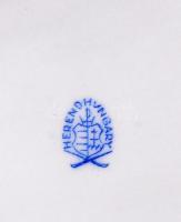 Herendi bogyó-virágos mintás süteményes készlet, kézzel festett, jelzett, egyik kis tányéron apró le...