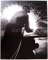 Cca 1970 Gebhardt György (1910 - 1993) fotóművész: Ipari fény. Vintage kópia, hátul aláírva, 30x40 cm