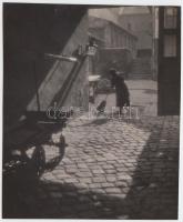 cca 1940 Dulovits Jenő (1903-1972): Korán reggel. Vintage fotó, hátoldalán szerzői pecséttel (kis sérüléssel), 8x10cm