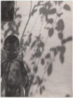 cca 1940 Haár Ferenc (1908-1997): Kisfiú. Vintage fotó, 24x18cm
