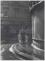 1940 Járai Rudolf (1913-1995): Tavaszi zápor. Vintage fotó, hátoldalán feliratozott, aláírt, 24x18cm