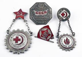 Szovjetunió ~1940. 4db klf jelvény vöröskeresztes darabokkal T:vegyes Soviet Union ~1940. 4 pieces of various badges with two red cross decoarations C:mixed