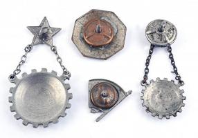 Szovjetunió ~1940. 4db klf jelvény vöröskeresztes darabokkal T:vegyes
Soviet Union ~1940. 4 pieces o...