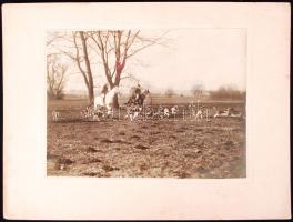 Cca 1920 Faragó: Falkavadászaton. Vintage fotó, pecsételt, 18x24 cm
