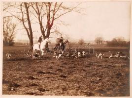Cca 1920 Faragó: Falkavadászaton. Vintage fotó, pecsételt, 18x24 cm