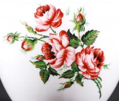 Porcelán tétel: Hollóházi váza, néptáncos (apró sérüléssel) GDR kisfiú a báránnyal, Euro 2012-es bög...