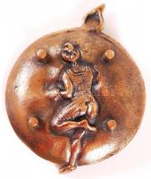 Bronz hamutál pikáns dekorációval / 
Bronze ashtray with piquant decoration, 13cm