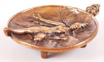 Bronz hamutál pikáns dekorációval / 
Bronze ashtray with piquant decoration, 13cm
