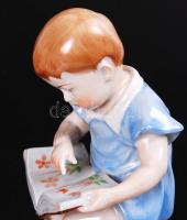 Zsolnay Sinkó András (1901-1976): Olvasó kisfiú a cicával. Kézzel festett, jelzett, hibátlan, m:18 c...