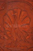 Faragott fali kép, keretben, páva díszítéssel, 48×34 cm