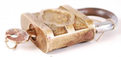 Régi jelzett réz lakat, 10×6 cm