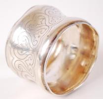 Ezüst (Ag.) szalvétagyűrű, cizellált, apró horpadásokkal d:4,5 cm, nettó:19 g