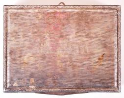 Jelzett FÓÉ ezüstözött alpakka zenedobozka vésett, növényi díszítéssel, fa betéttel (a felhúzó szerk...