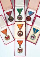 15db klf szocialista jelvény, közte főleg űrhajózási és honvédségi jelvények és kitüntetések T:2,2-