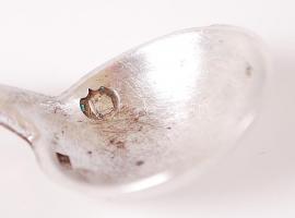 Ezüst (Ag) fűszertartó Dianás jelzéssel, P.M. monogrammal, és egy ugyancsak 800-as finomságú, Dianás...